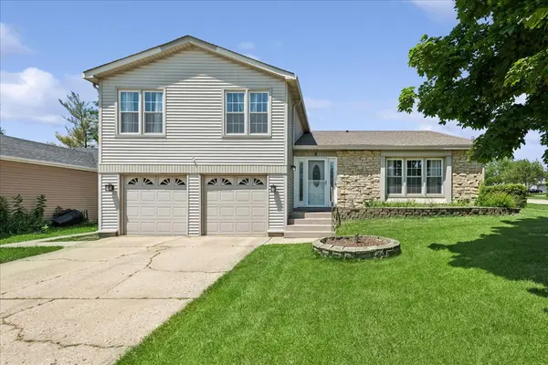 8 Auburn DR,  Glendale Heights,  IL 60139