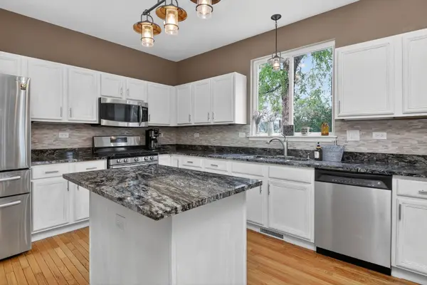 1597 W Hartsburg LN, North Aurora, IL 60542