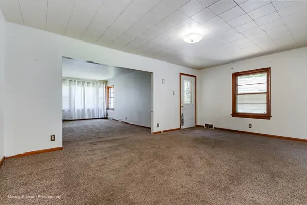 7S151 N EOLA RD, Aurora, IL 60502