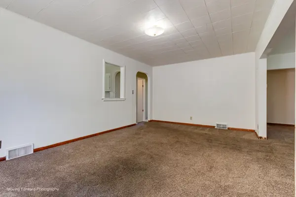 7S151 N EOLA RD, Aurora, IL 60502