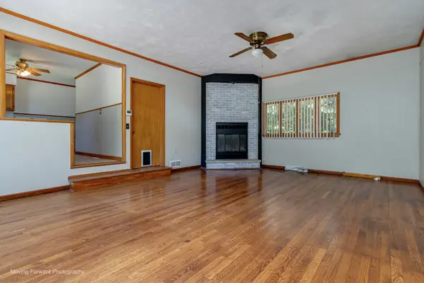 7S175 N EOLA RD, Aurora, IL 60502