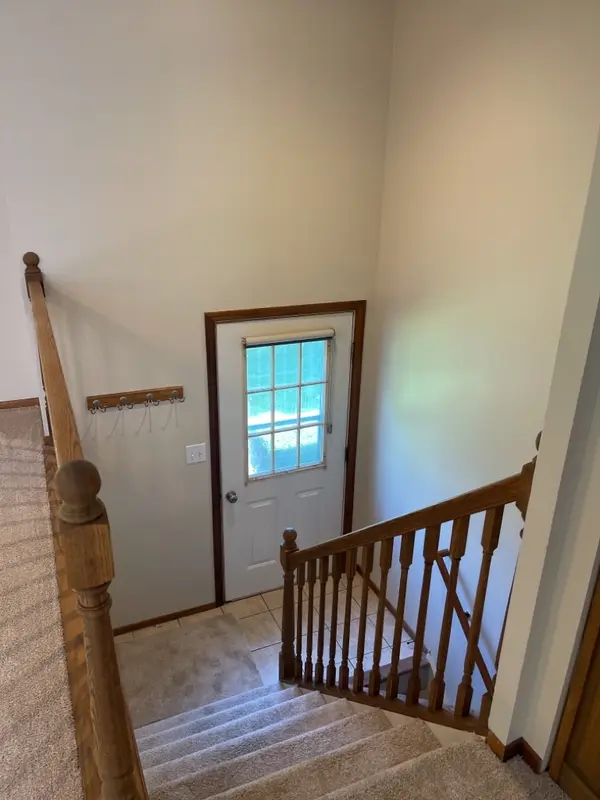 352 College ST, Crystal Lake, IL 60014