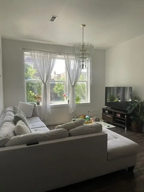 4200 W Hirsch ST, Chicago, IL 60651