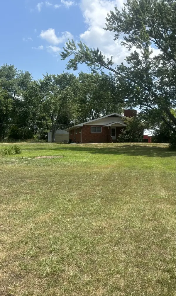 1805 Marion ST, Carterville, IL 62918