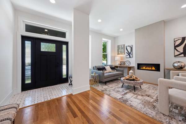 3414 N Hamilton AVE, Chicago, IL 60618