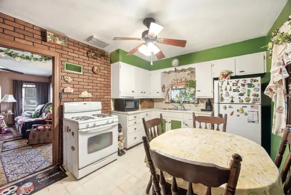 45 N Aldine ST, Elgin, IL 60123