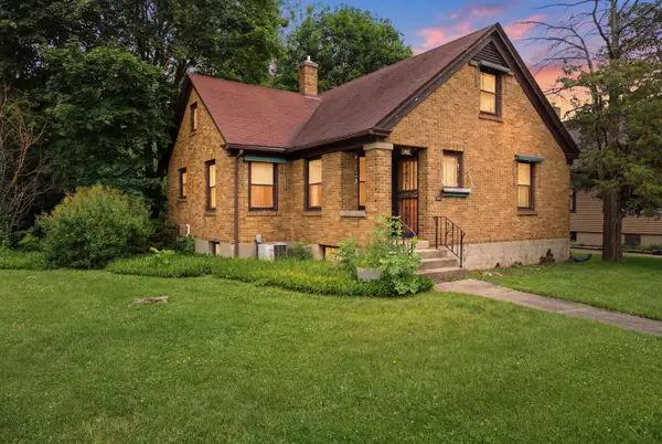45 N Aldine ST, Elgin, IL 60123