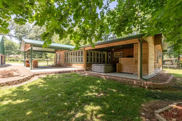 706 W Stotlar ST, West Frankfort, IL 62896