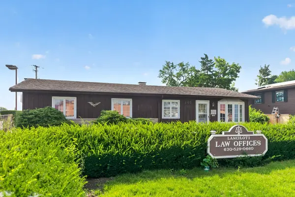 205 Pinecroft DR, Roselle, IL 60172