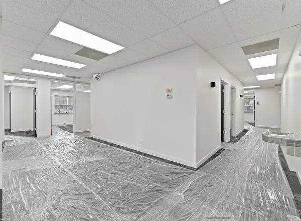 715 E Irving Park RD, Roselle, IL 60172
