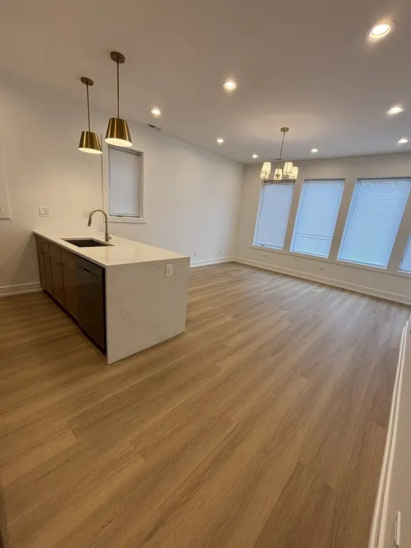 6042 S Eberhart AVE #2, Chicago, IL 60637