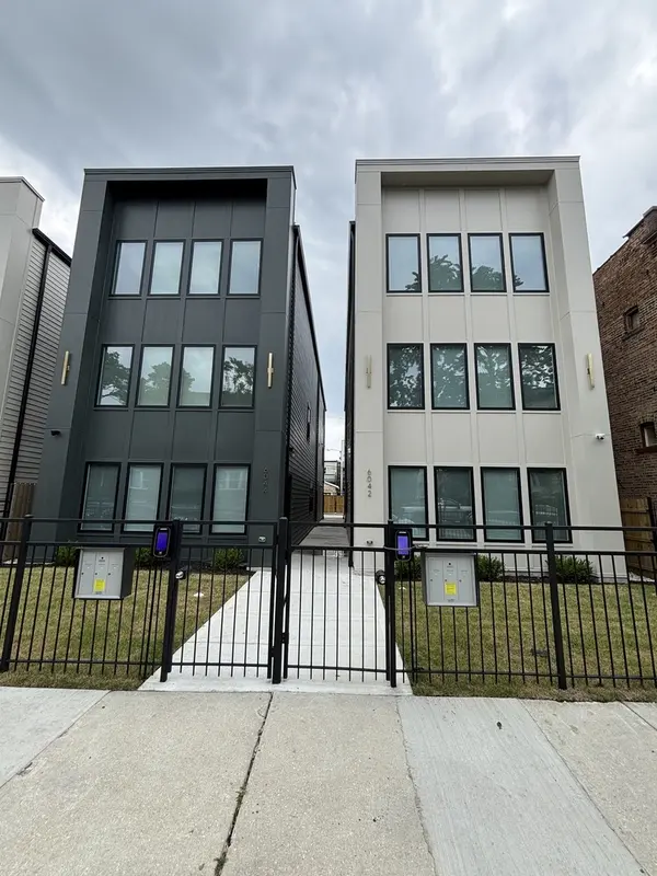 6042 S Eberhart AVE #2, Chicago, IL 60637