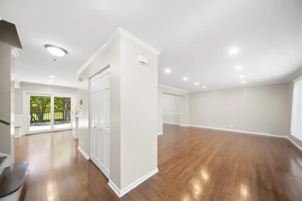 310 Chesterfield LN, Vernon Hills, IL 60061