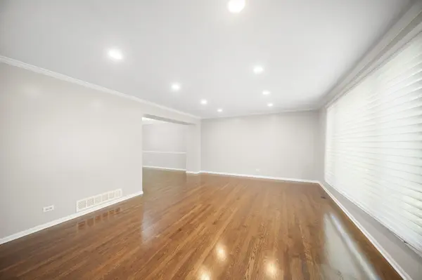 310 Chesterfield LN, Vernon Hills, IL 60061