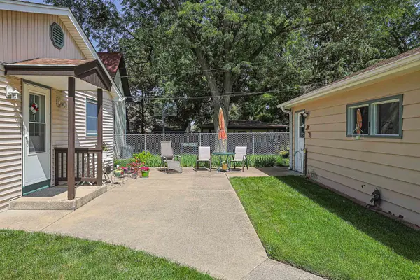 325 S Lodge LN, Lombard, IL 60148