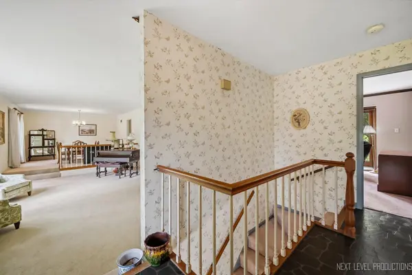 39w390 Juliet DR, Elgin, IL 60124