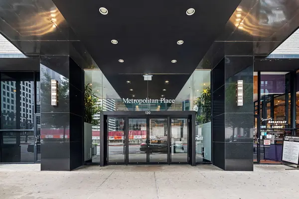 130 S Canal ST #817, Chicago, IL 60606