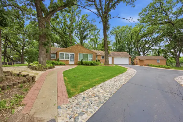 37W961 Bowes RD, Elgin, IL 60124