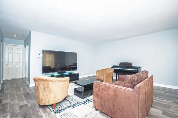 5950 N Kenmore AVE #208, Chicago, IL 60660
