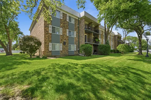 1621 N Windsor DR #215, Arlington Heights, IL 60004