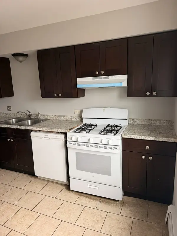 10479 Dearlove RD #2A, Glenview, IL 60025
