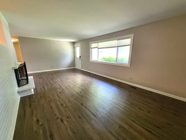 1408 Fairlane DR, Schaumburg, IL 60193