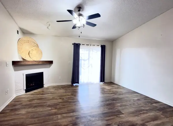 3215 S 16th AVE #302, Eldridge, IA 52748