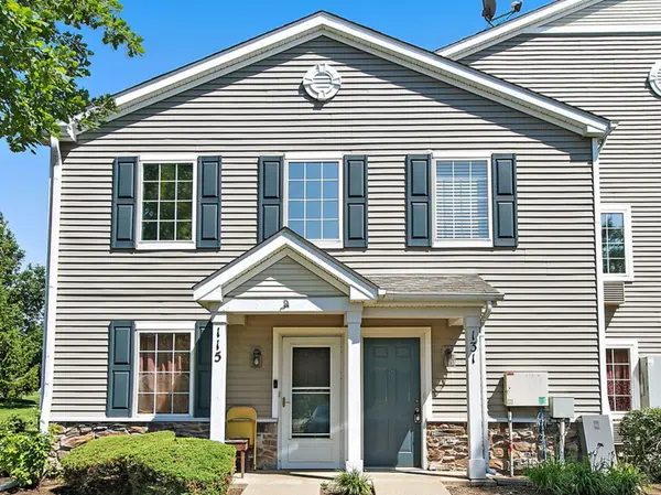 131 Silverstone DR #4, Carpentersville, IL 60110