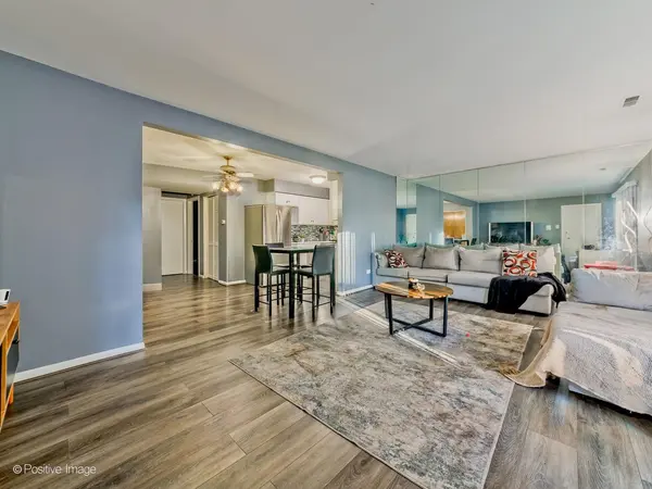 627 N Carroll Pkwy #105, Glenwood, IL 60425