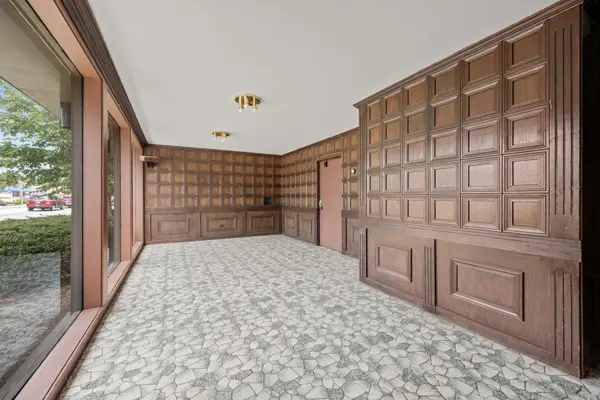 1247 S Harlem AVE #103, Berwyn, IL 60402