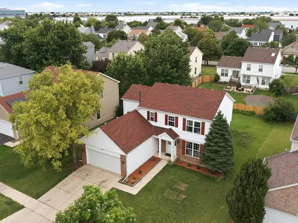 601 Greystone LN, Bolingbrook, IL 60440