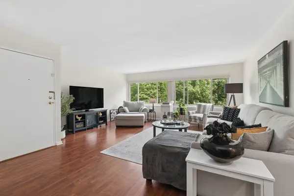 2634 Central DR #2E, Flossmoor, IL 60422