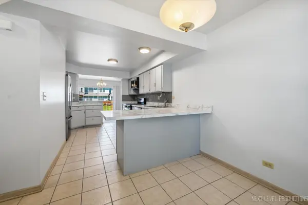 37 Ione DR #B, South Elgin, IL 60177
