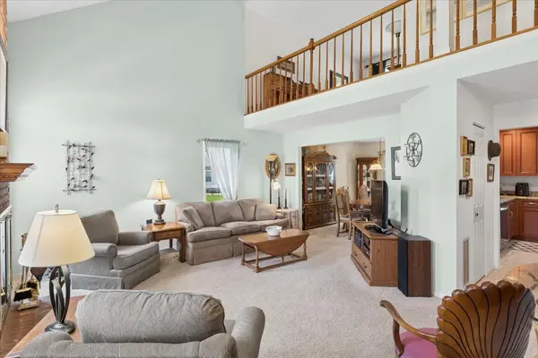 4062 N Newport LN, Arlington Heights, IL 60004
