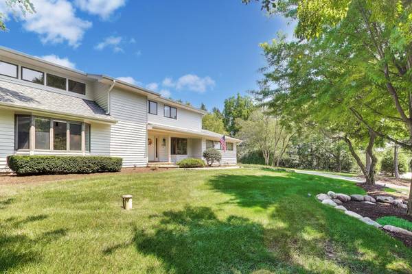 1 BIRCH LAKES DR, Hawthorn Woods, IL 60047
