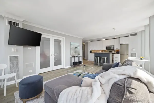 100 E Walton ST #33H, Chicago, IL 60611