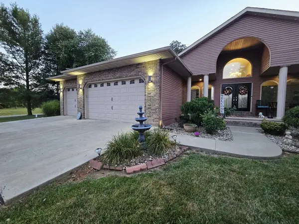 14181 N Manhattan LN, Mt Vernon, IL 62864