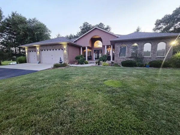 14181 N Manhattan LN, Mt Vernon, IL 62864