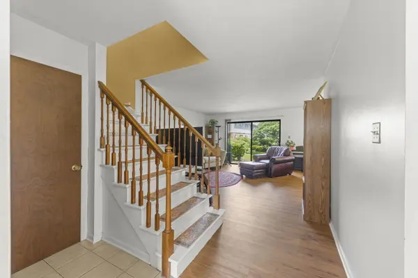 1613 Groton CT, Wheaton, IL 60189
