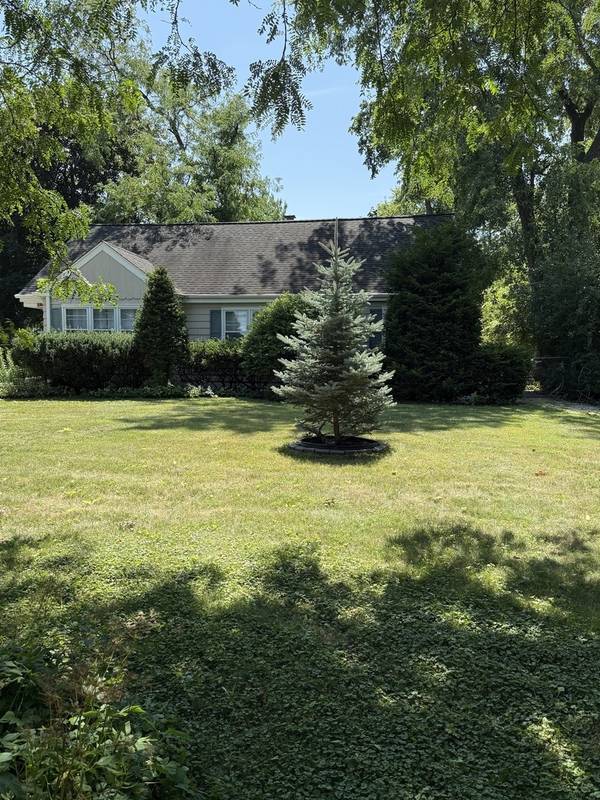 47 W Algonquin RD, Des Plaines, IL 60016