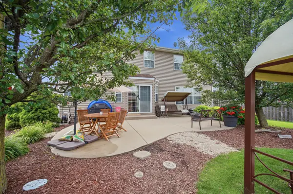 3 Newbury CT, Lake In The Hills, IL 60156
