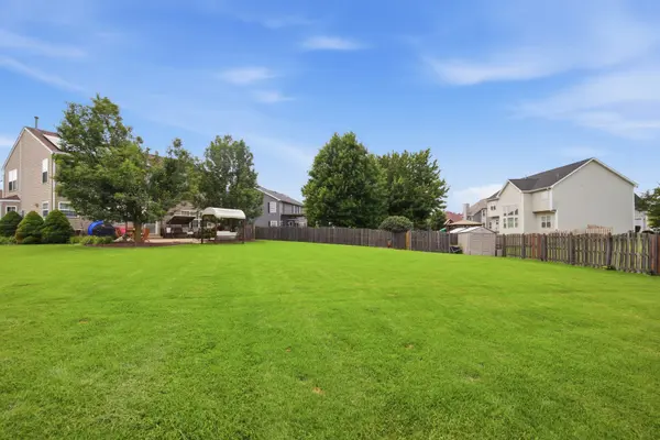 3 Newbury CT, Lake In The Hills, IL 60156