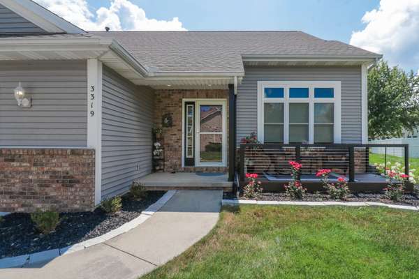 3319 Peppertree LN, Bloomington, IL 61704