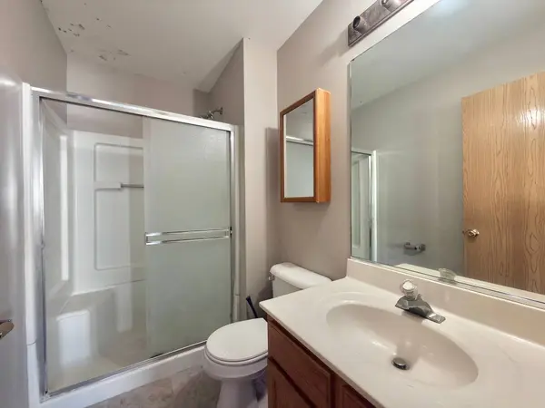 902 Symphony DR, Aurora, IL 60504