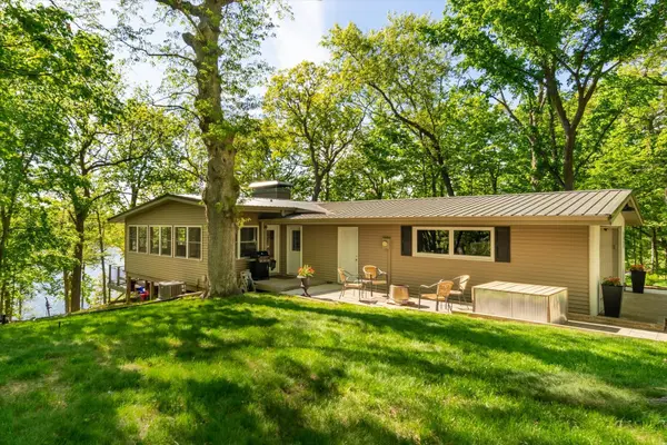 1127 Loganberry LN, Varna, IL 61375
