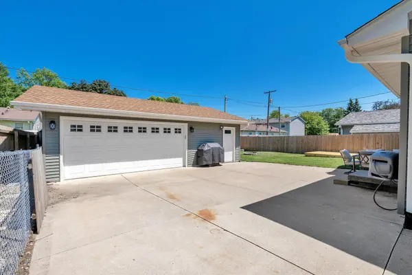 425 N 6th ST, Eldridge, IA 52748