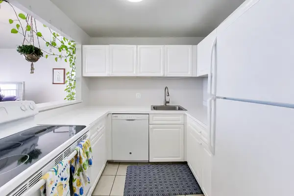 3660 N LAKE SHORE DR #909, Chicago, IL 60613