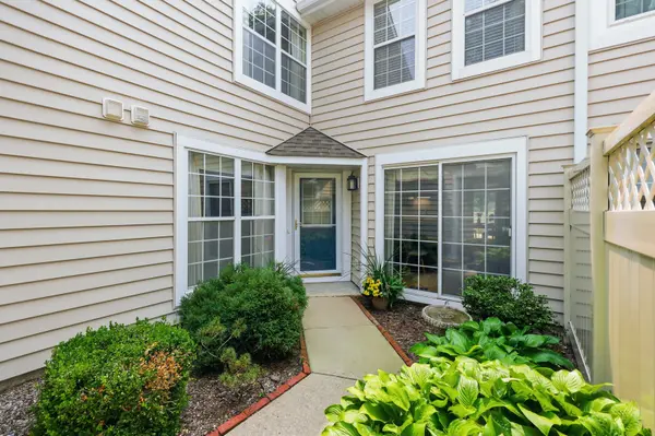 1537 Stevens DR, Schaumburg, IL 60173