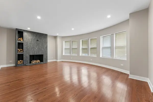8015 S Paxton AVE, Chicago, IL 60617