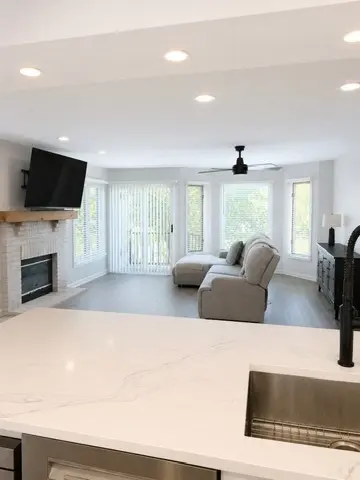 352 Bristol LN, Fox River Grove, IL 60021